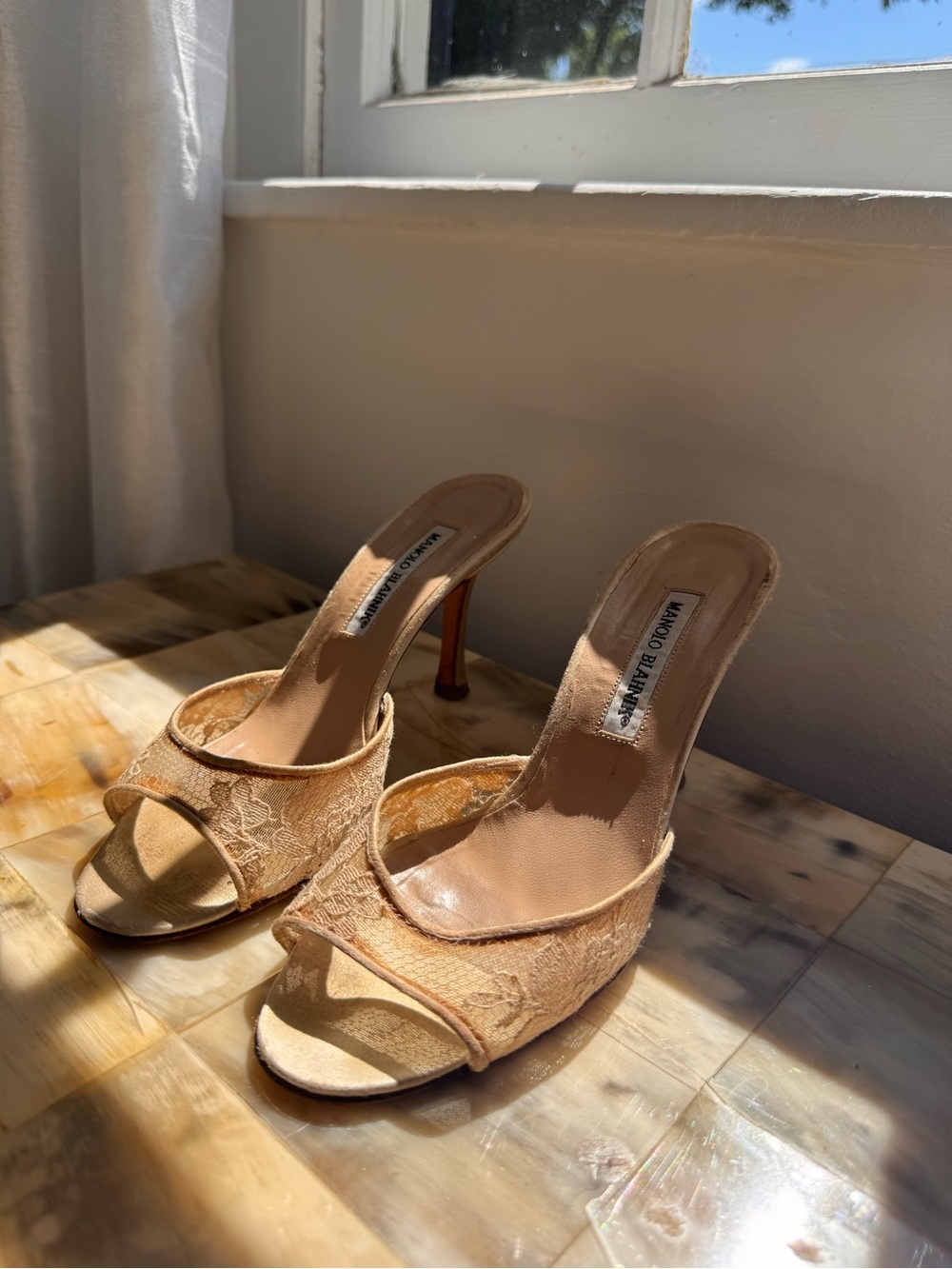 Manolo Blahnik Beige Lace Open-Toe Heeled Mules